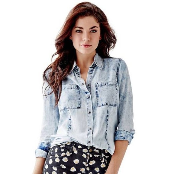 Guess Tops - GUESS WOMEN'S LIGHT WASH DENIM BUTTON DOWN TOP - S